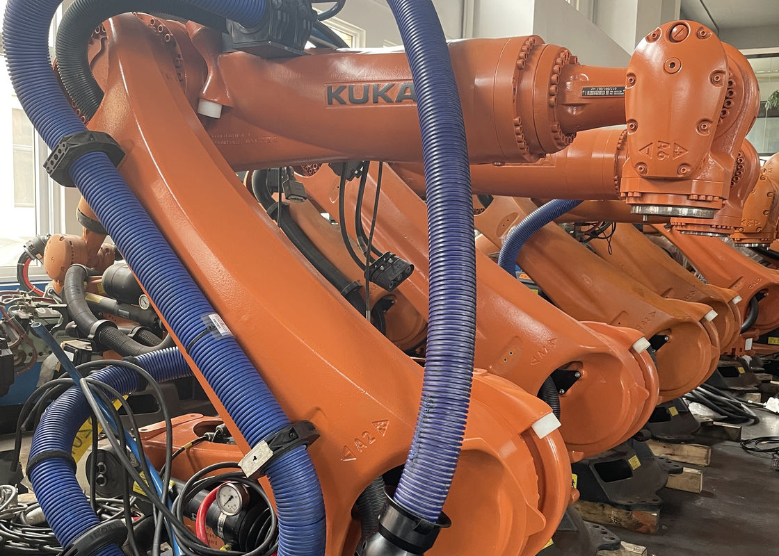 IP 65 Robot do bezpiecznego załadunku i ładowania ładunku 210 kg Uaktualnij swoją linię produkcyjną z KUKA KR210: Twój najlepszy partner do spawania, obsługi i więcej