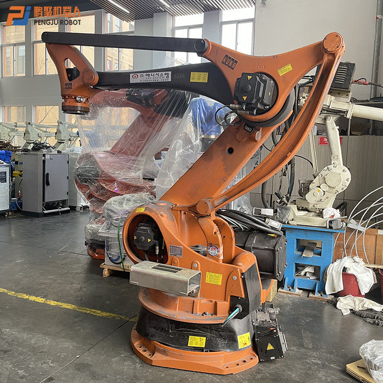 Kuka KR100-2PA Czteroosiowy robot paletyzujący o rozpiętości ramion 3200 mm i obciążeniu 500 kg