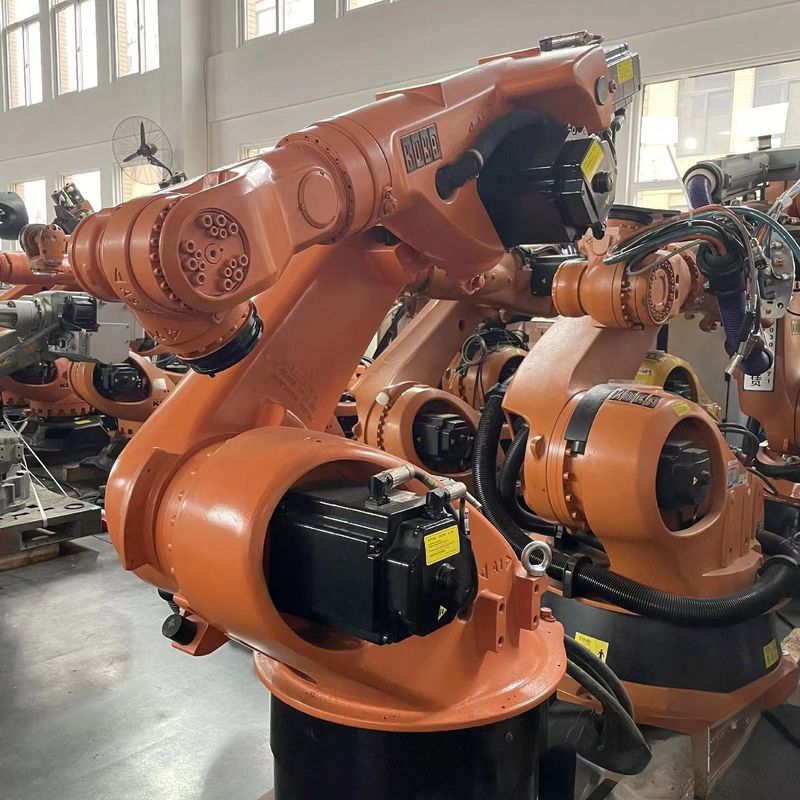 Kuka KR30 Robot spawania łukowego z dziewięcioma ośmi z pozycjonatorem kształtu H Kuka Spawanie łukowe, spawanie punktowe, spawanie sztuczne