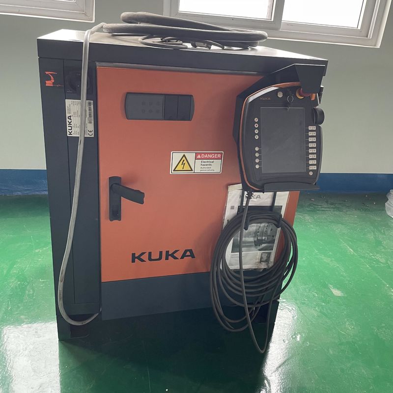 KUKA Kr16 Robot spawania łukowego z sterownikiem XP Ładowanie i rozładunek części Obsługa części Ramię robota przemysłowego