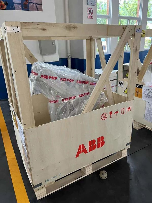NOWA ABB IRB 2600 M2004 20/12 -1.65/1.85 20 kg Spawanie łukowe, obróbka prasowa, załadunek i rozładunek części, obróbka