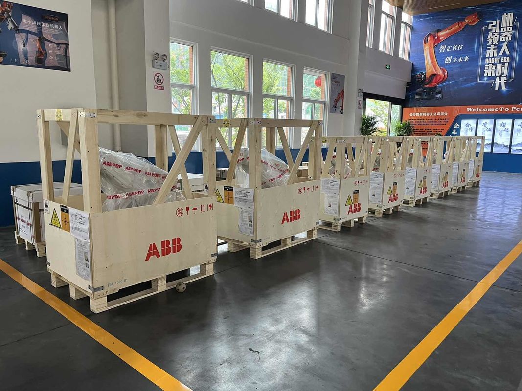 NOWA ABB IRB 2600 M2004 20/12 -1.65/1.85 20 kg Spawanie łukowe, obróbka prasowa, załadunek i rozładunek części, obróbka