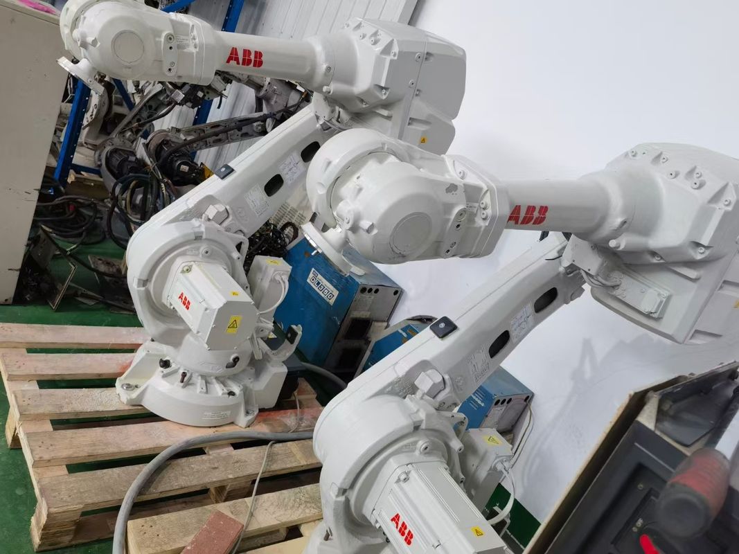 Powtarzalność ±0,06mm robot spawalniczy 380V zasilanie dostarczające spalanie spójne w różnych zastosowaniach produkcji metalu