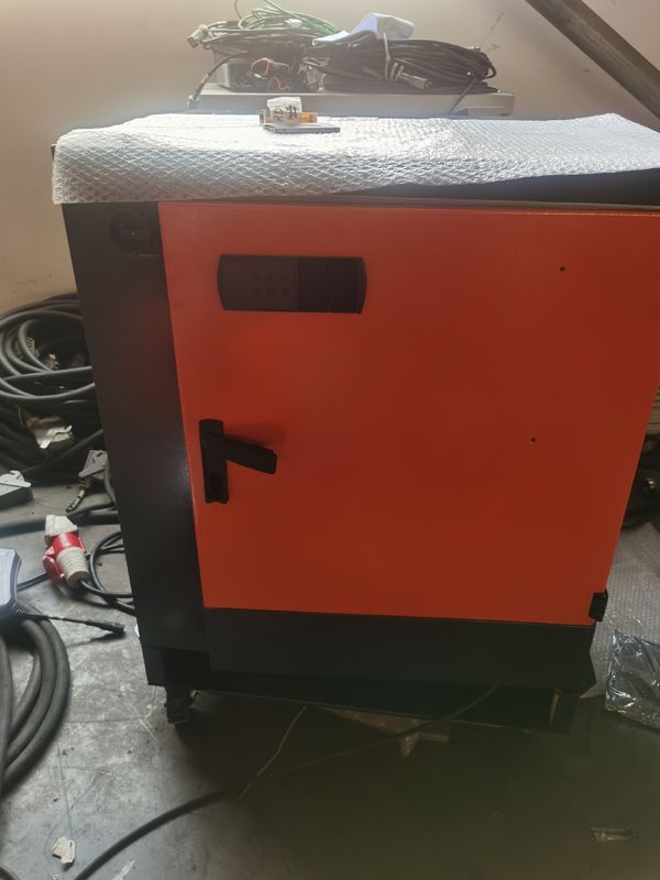 Używane oprogramowanie Kuka KUKA KR240 R2900 Ultra Roboty IP 65 Bezpieczeństwo ±0,1 mm Powtarzalność i więcej dla wysokich standardów 240kg Ładunek 2900mm Dosięg