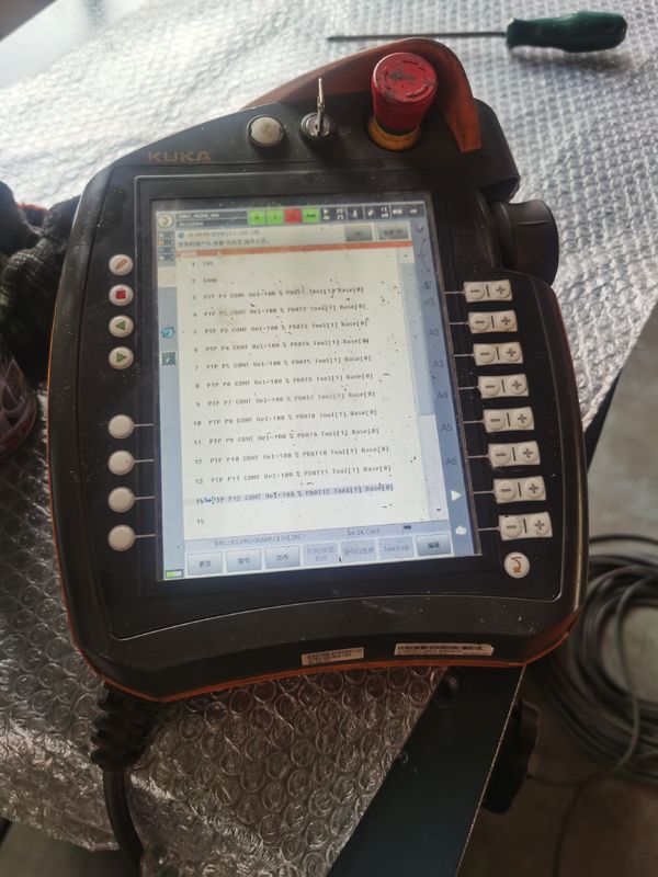 Używane oprogramowanie Kuka KUKA KR240 R2900 Ultra Roboty IP 65 Bezpieczeństwo ±0,1 mm Powtarzalność i więcej dla wysokich standardów 240kg Ładunek 2900mm Dosięg