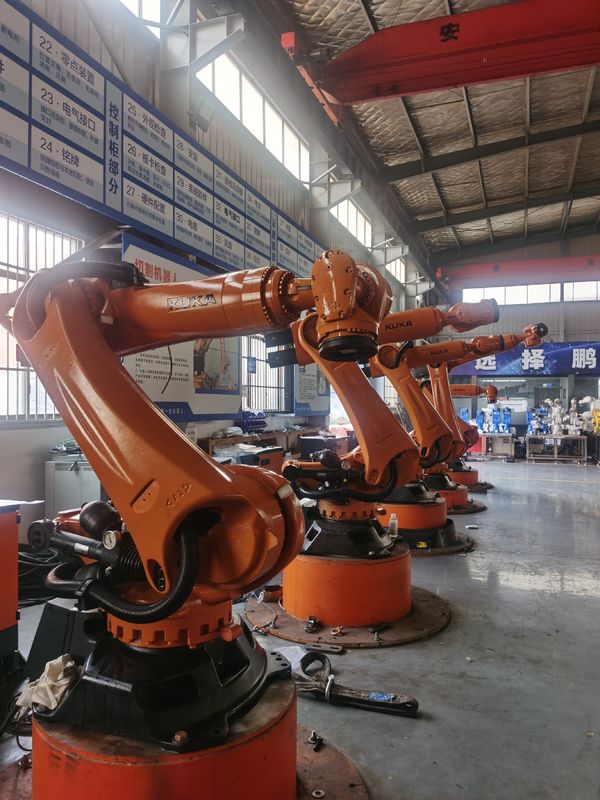 KUKA KR300 R2500 Ultra 300kg Ładunek 2500mm Dosiadłość Używane roboty KUKA z powtarzalnością ±0,1 mm I programowanie KUKA Ładowanie robota Obsługa szlifowanie frezowanie