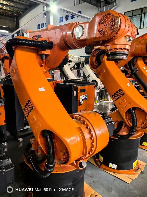 Zawiera sterownik KRC4 Używane roboty KUKA KR60-3 60kg Ładunek 2033mm Długoterminowy zasięg do ładowania Obsługa cięcie i montaż