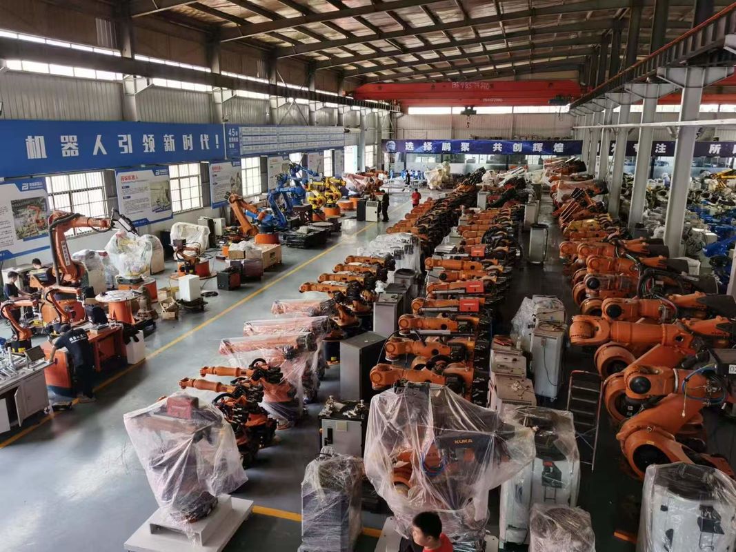 KUKA KR300 R2500 Ultra 300kg Ładunek 2500mm Dosiadłość Używane roboty KUKA z powtarzalnością ±0,1 mm I programowanie KUKA Ładowanie robota Obsługa szlifowanie frezowanie