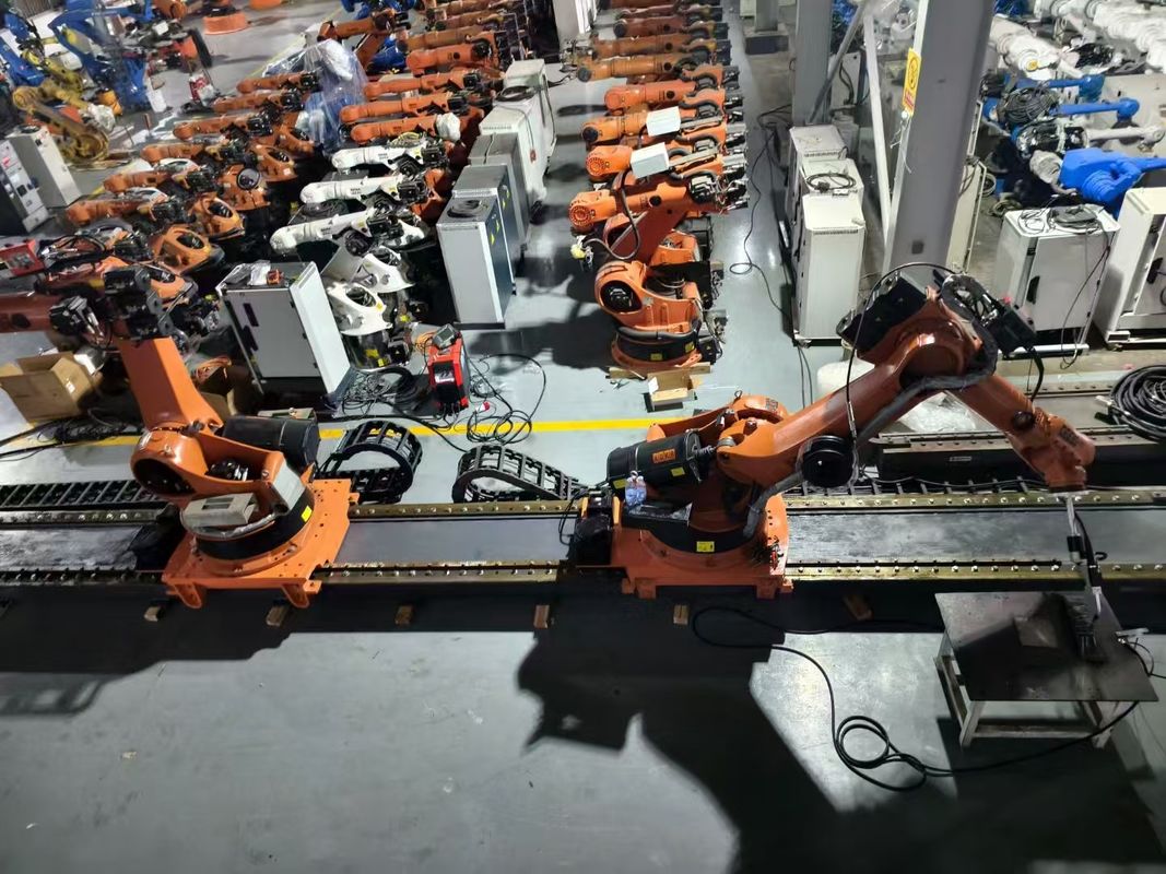 KUKA KR180 R2900 Prime 180kg Ładunek 2900mm Reach Robot do ładowania na ścianie i robot do malowania z sterownikiem KRC4