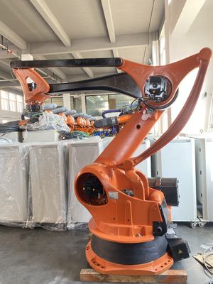 Robot paletyzujący KUKA KR100-2 PA Zainstalowano czteroosiową podłogę